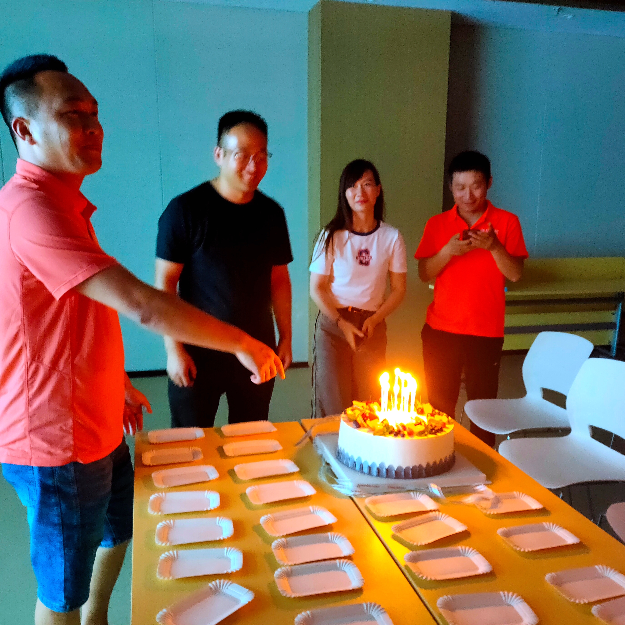 边锋机械集团员工生日会